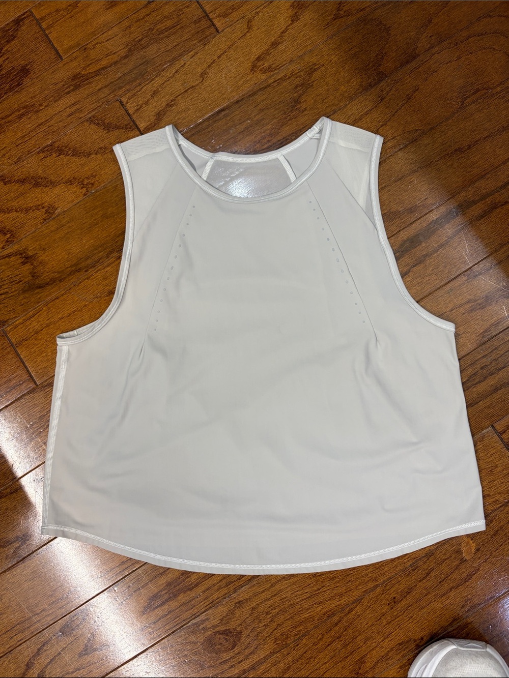 065. Lululemon Sculpt Cropped Tank Top
Light Vapor Gray/Silver size 8 - Picture 12 of 12
